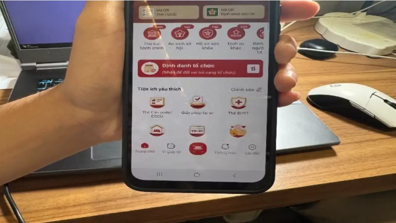 كيف تساهم مزامنة بيانات مشتركي الهاتف المحمول في تفعيل تطبيق VNeID الرقمي؟